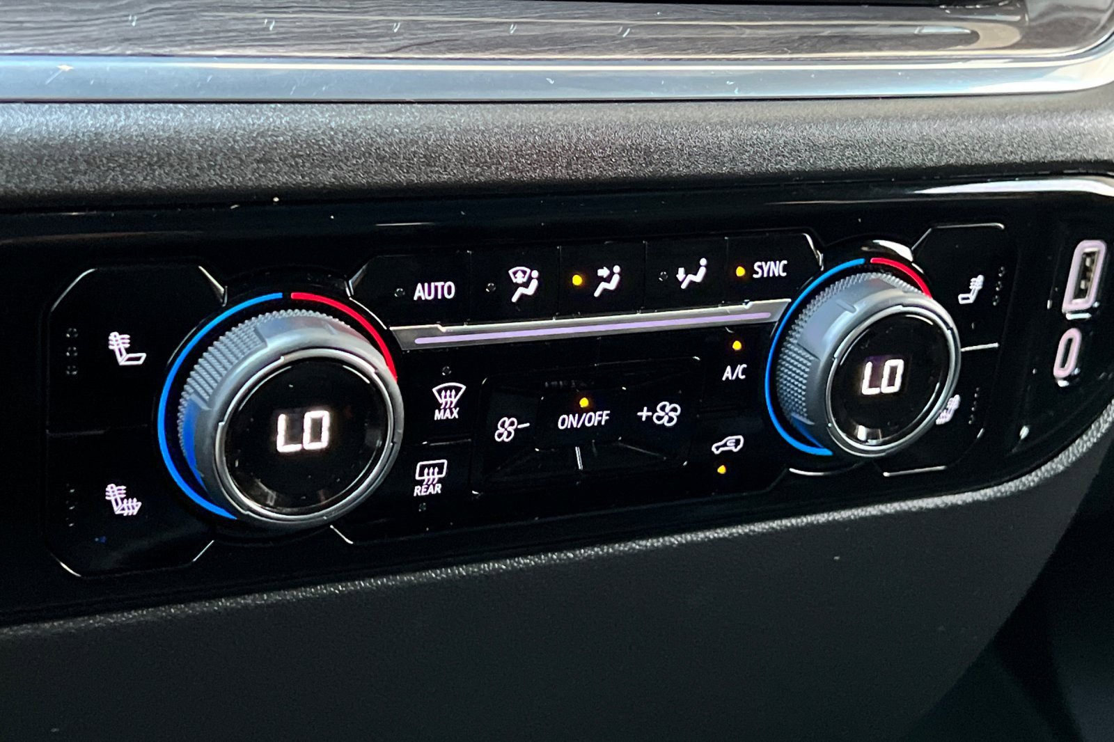 Used 2024 Chevrolet Silverado 2500 LTZ image 17