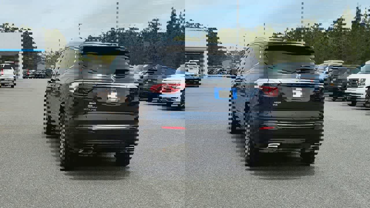 Used 2024 Buick Enclave Essence image 7