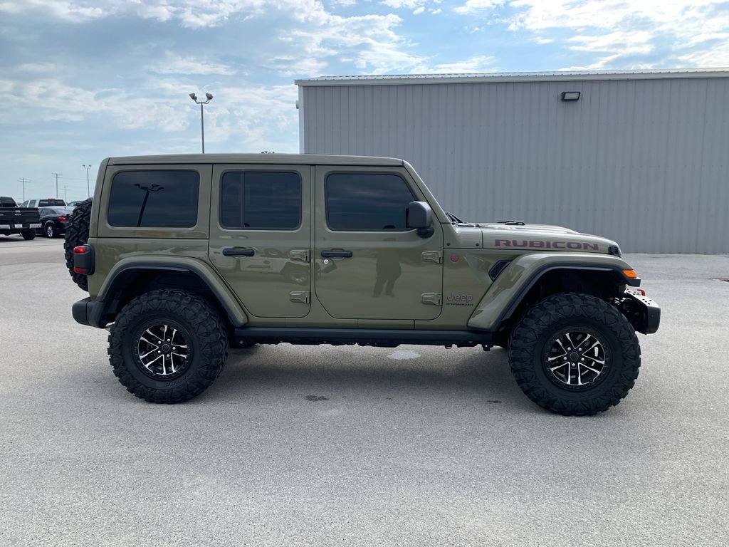 Used 2025 Jeep Wrangler Unlimited Rubicon AWD/4WD image 11