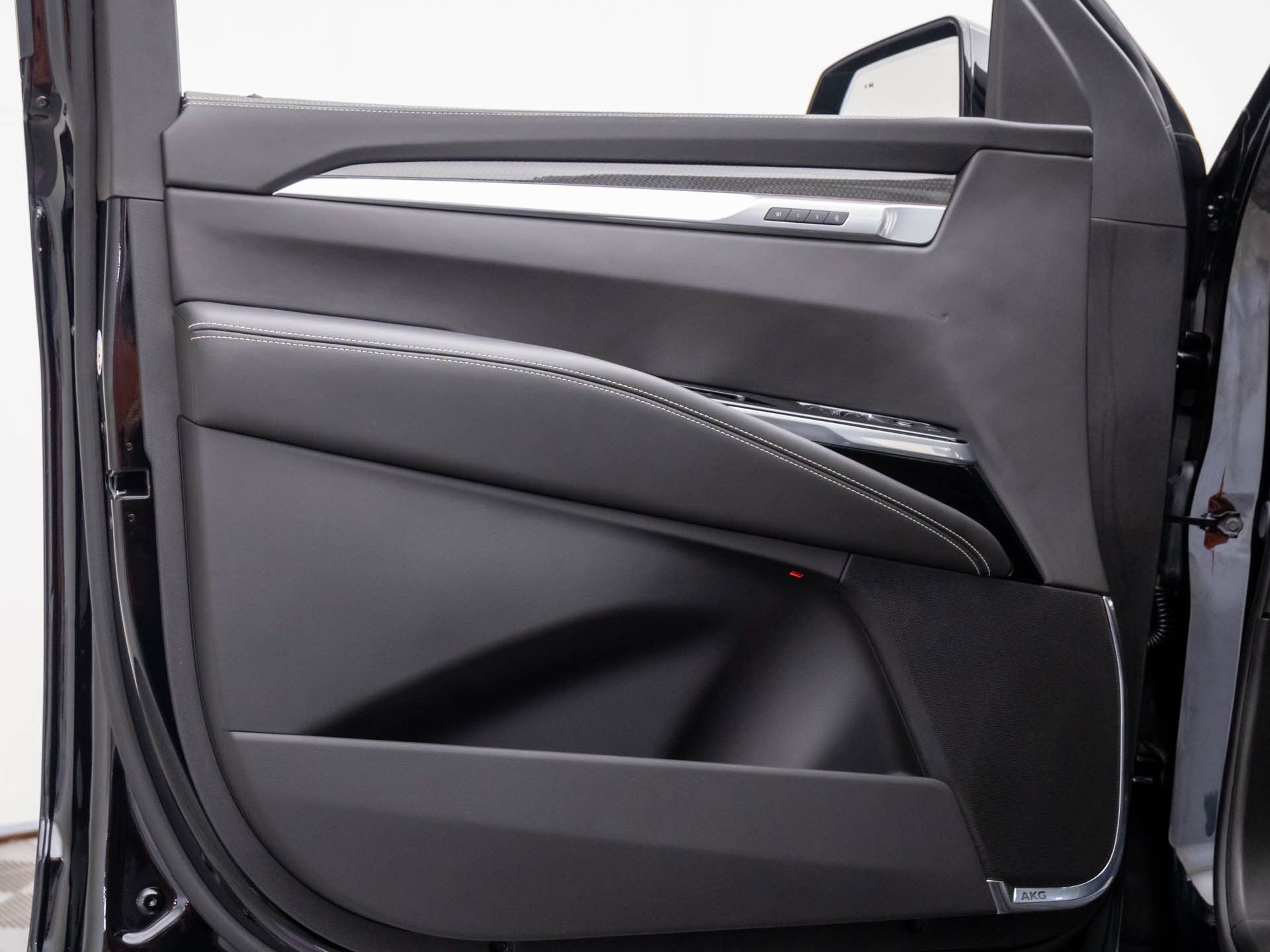 Used 2025 Cadillac Escalade V w/ LPO, ONYX Package image 16