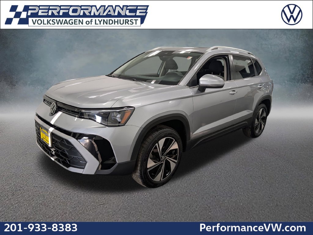 Used 2025 Volkswagen Taos SE w/ Panoramic Sunroof Package