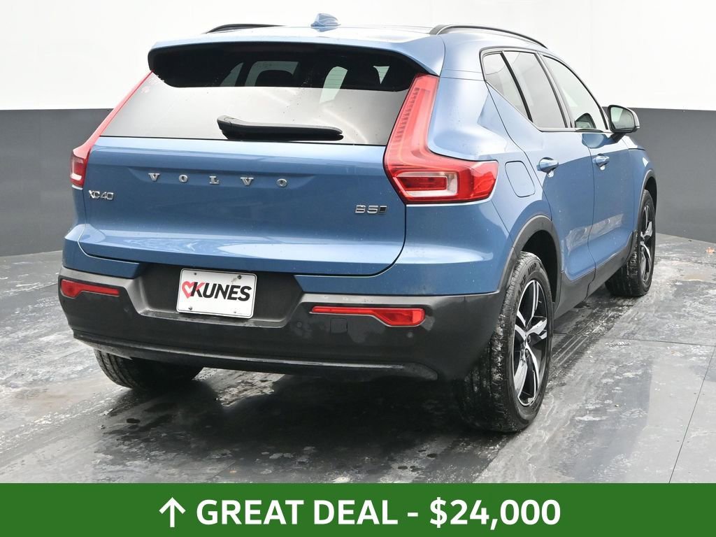 Used 2024 Volvo XC40 B5 Core image 10