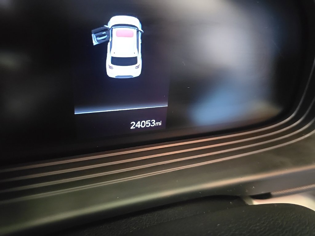 Used 2024 Hyundai Venue SEL FWD image 5