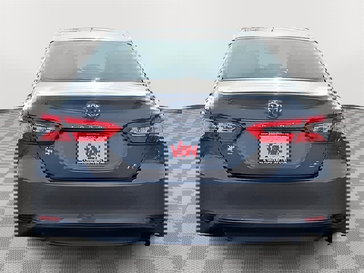 Used 2018 Toyota Camry LE image 6