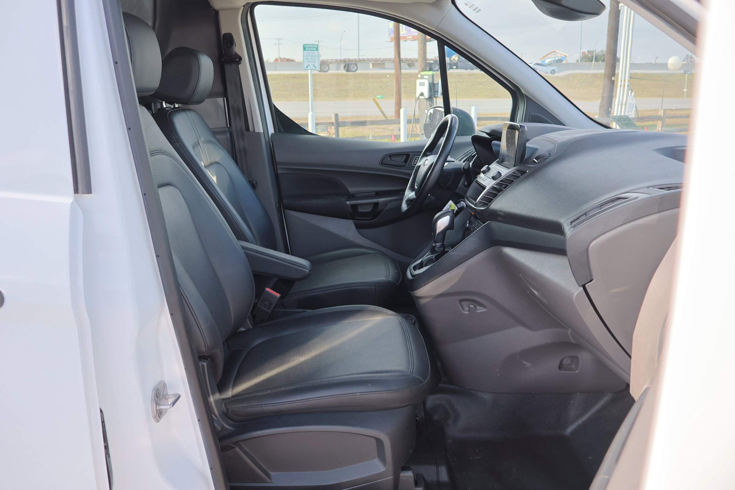 Certified 2023 Ford Transit Connect XL w/ Trailer Tow Package image 23