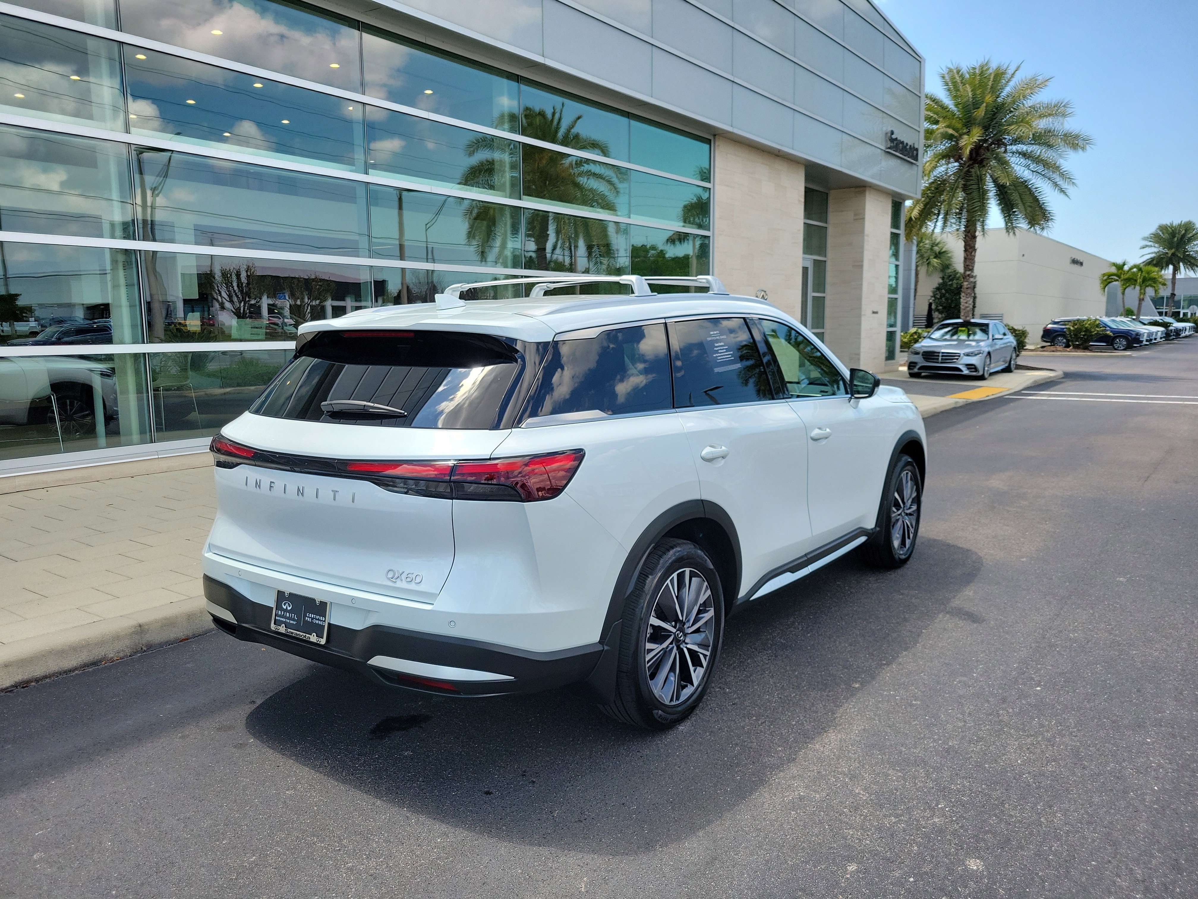 Certified 2026 INFINITI QX60 Luxe w/ Cargo Package image 4