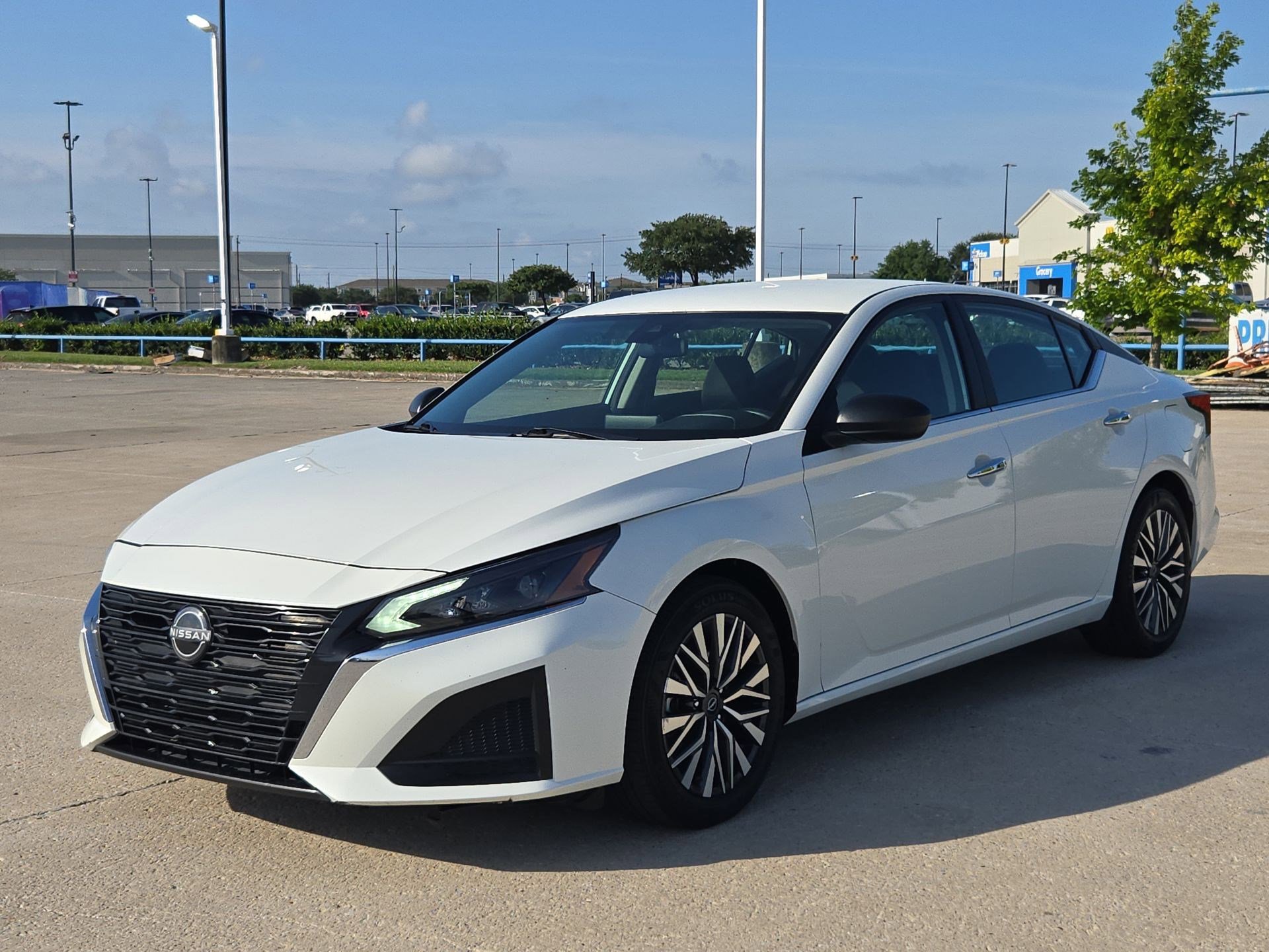 Used 2024 Nissan Altima 2.5 SV FWD image 9