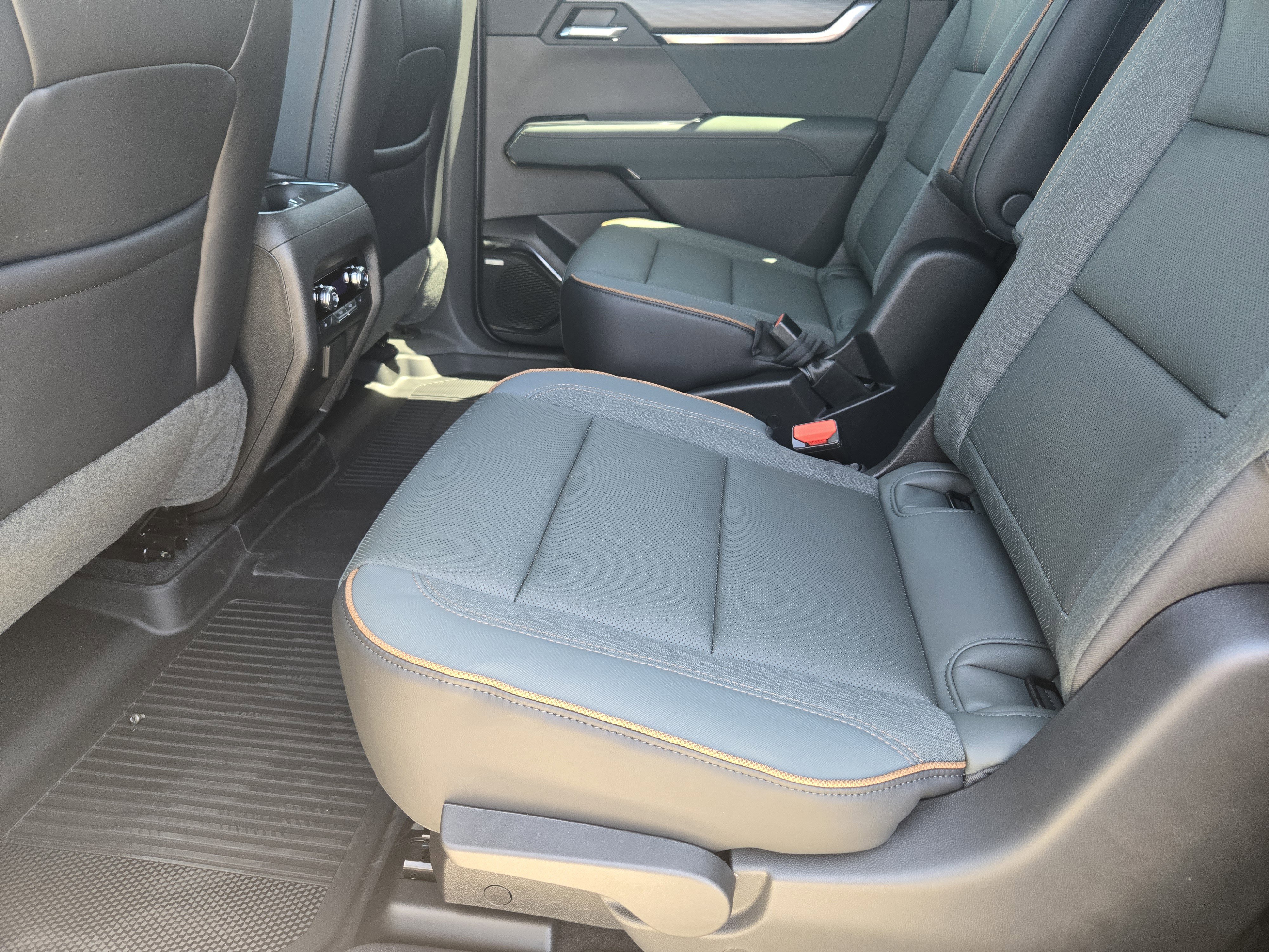 New 2026 GMC Acadia AT4 w/ Luxury Package image 20