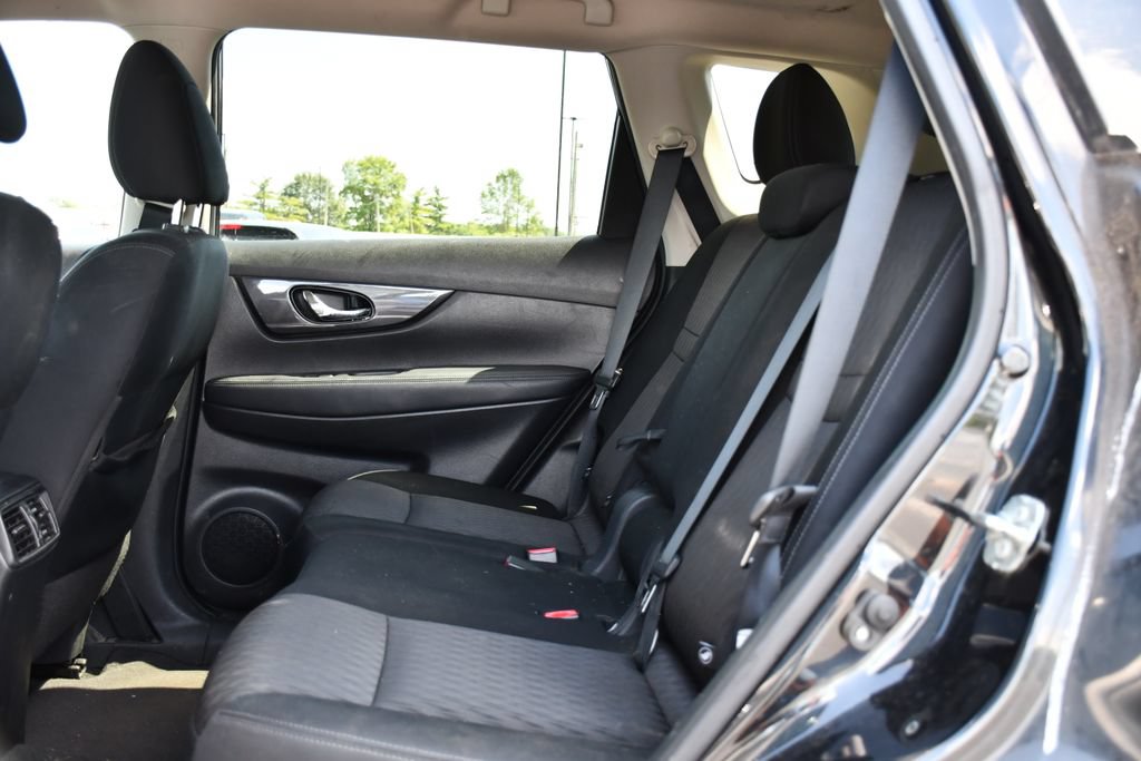 Used 2018 Nissan Rogue SV FWD image 18
