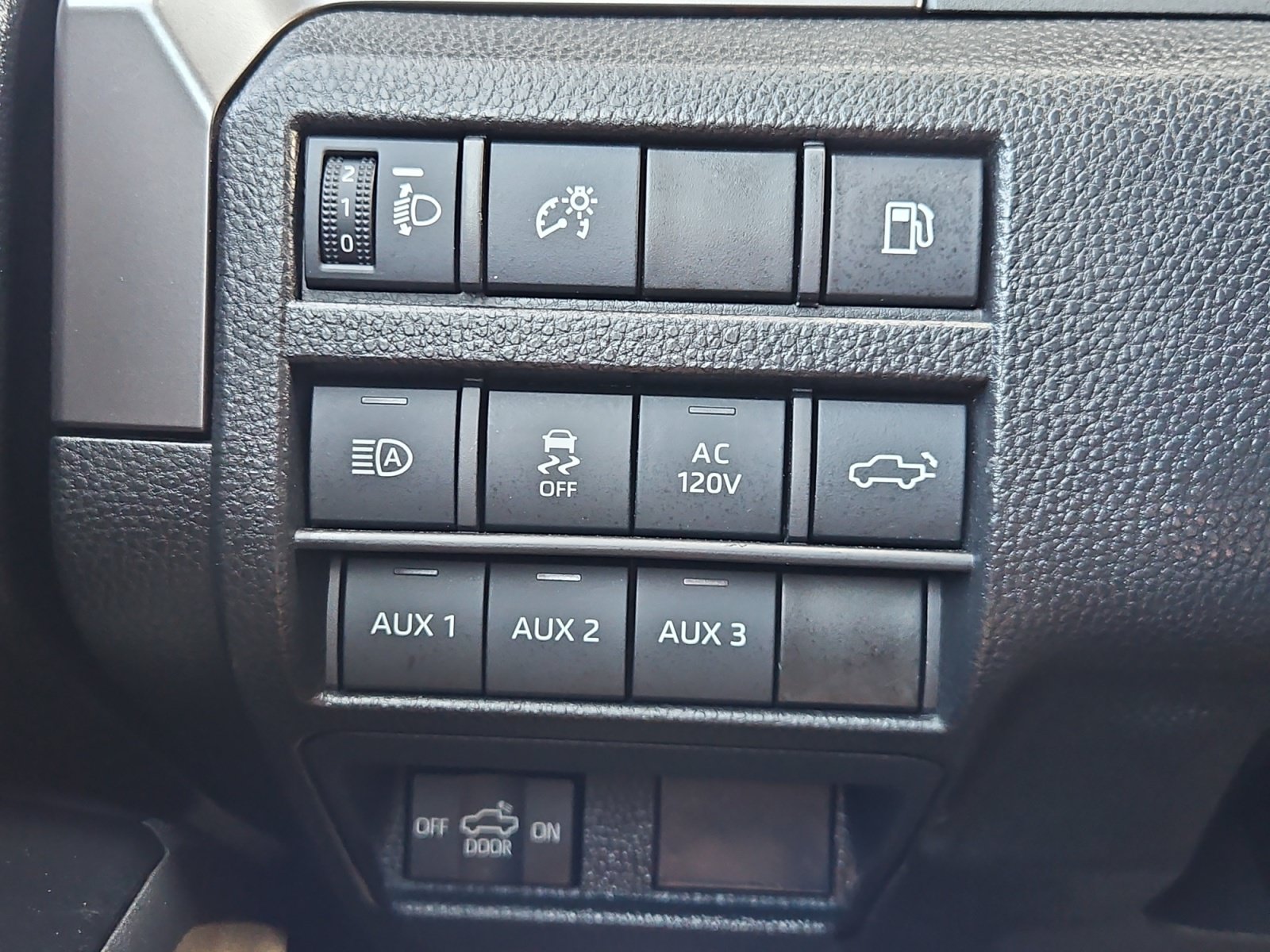 Used 2025 Toyota Tacoma TRD Sport w/ TRD Sport Premium Package AWD/4WD image 30