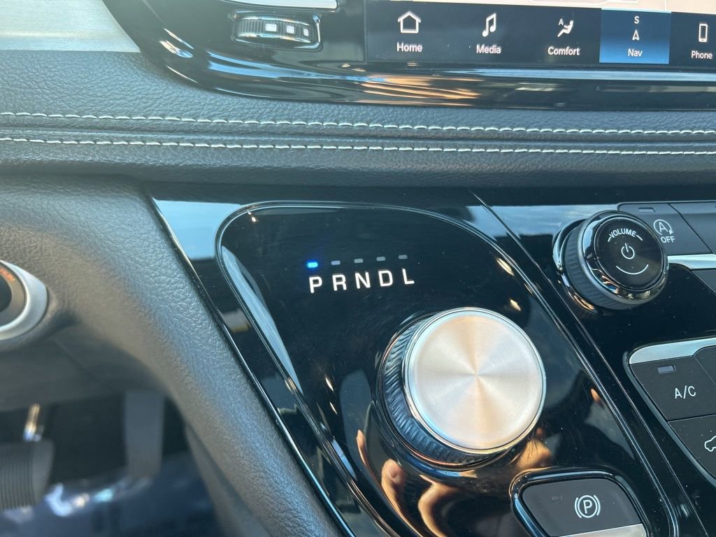 Used 2024 Chrysler Pacifica Limited w/ S Appearance Package image 13