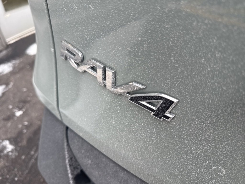 Used 2021 Toyota RAV4 XLE w/ Convenience Package image 6