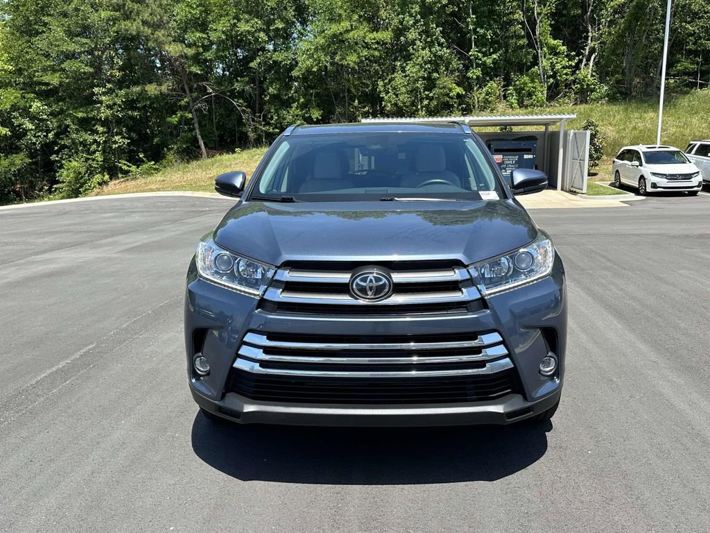 Used 2019 Toyota Highlander Limited AWD/4WD image 2