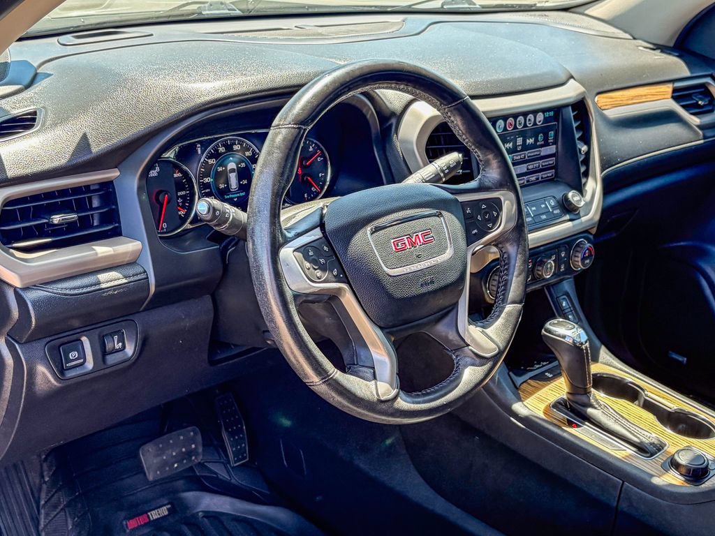 Used 2017 GMC Acadia Denali w/ Technology Package FWD image 8