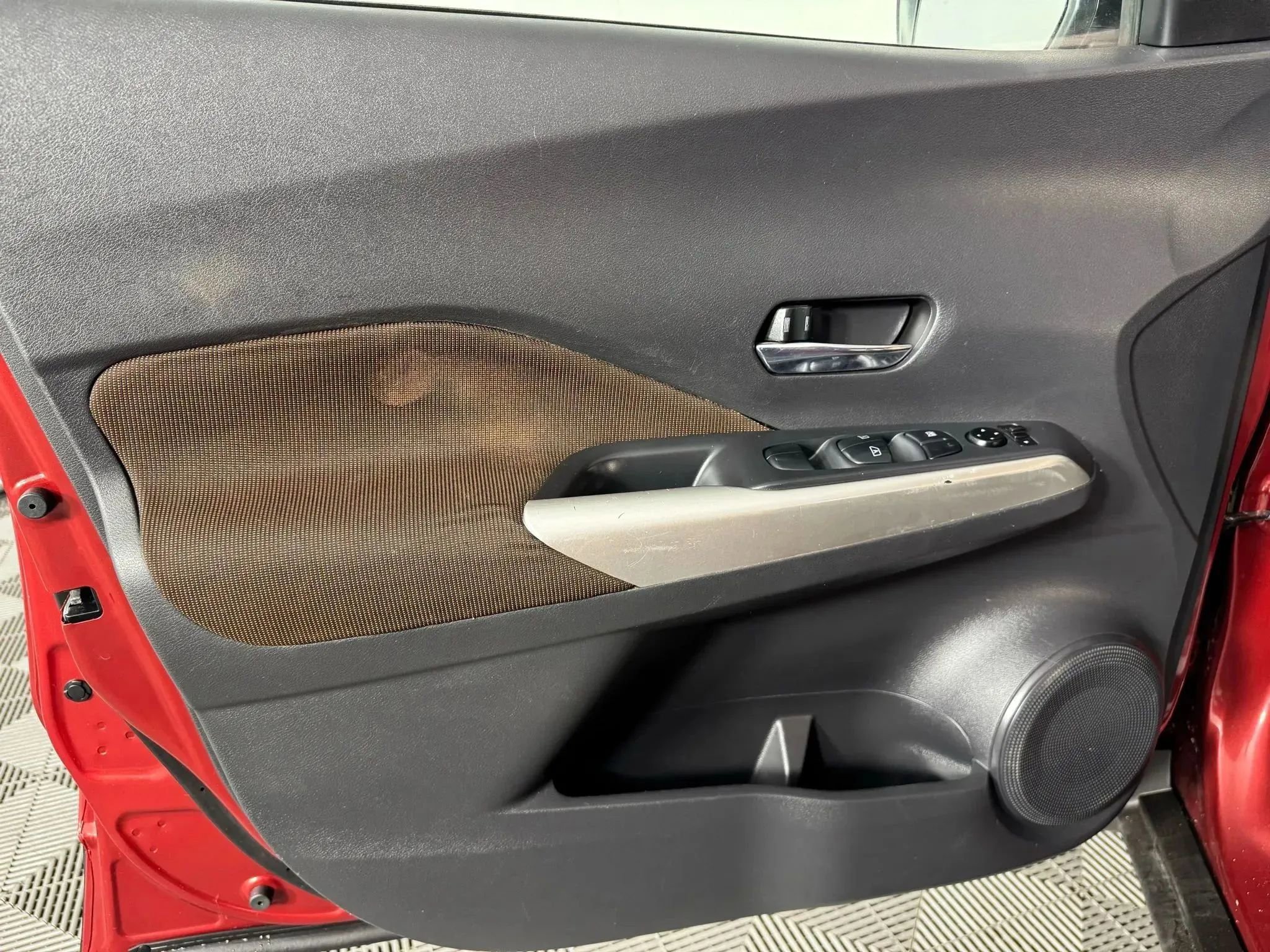 Used 2020 Nissan Kicks SR image 35