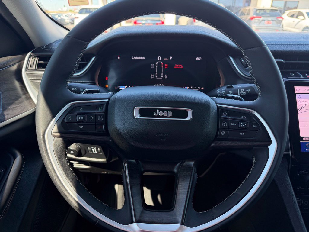Used 2023 Jeep Grand Cherokee L Limited AWD/4WD image 27