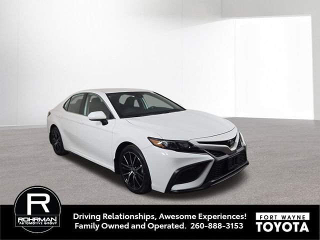 Used 2024 Toyota Camry SE FWD image 4