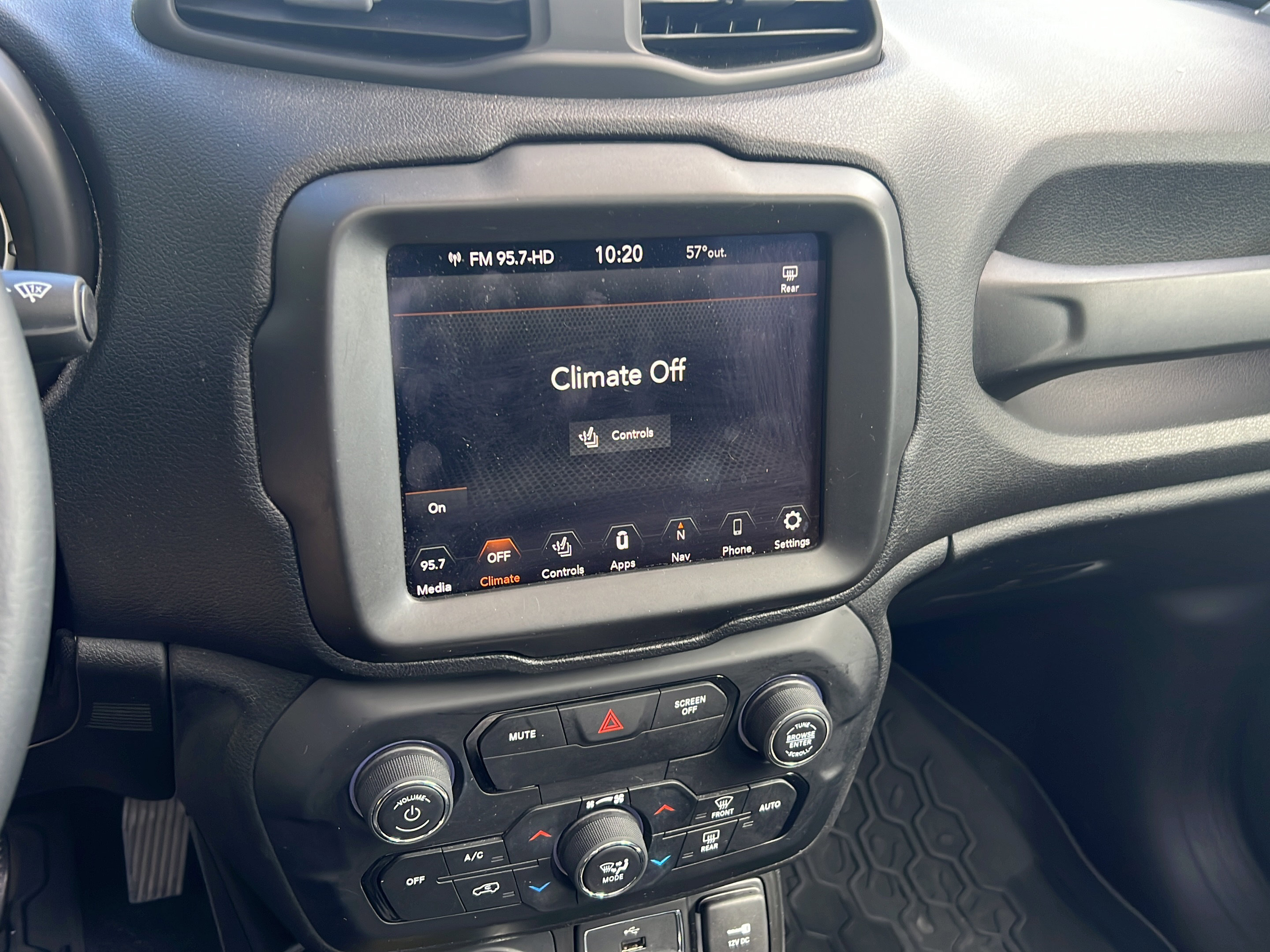 Used 2020 Jeep Renegade Limited w/ UConnect 8.4 Nav Group AWD/4WD image 11