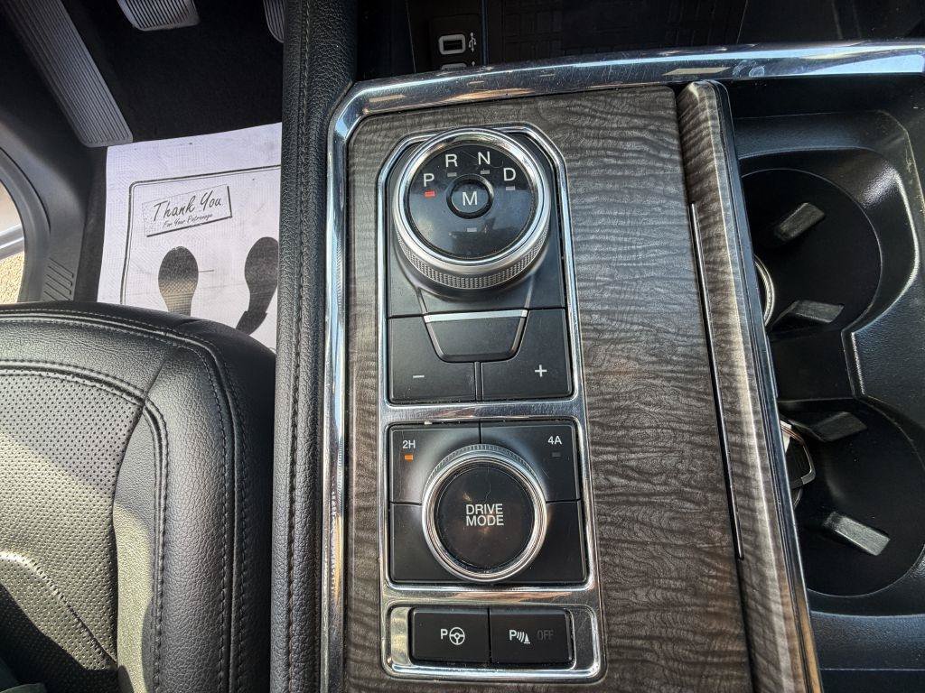 Used 2019 Ford Expedition Limited w/ Equipment Group 302A AWD/4WD image 30