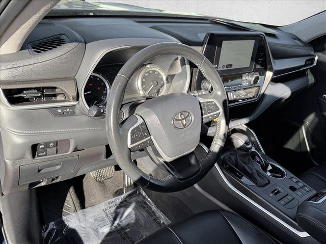 Used 2024 Toyota Highlander XLE image 11