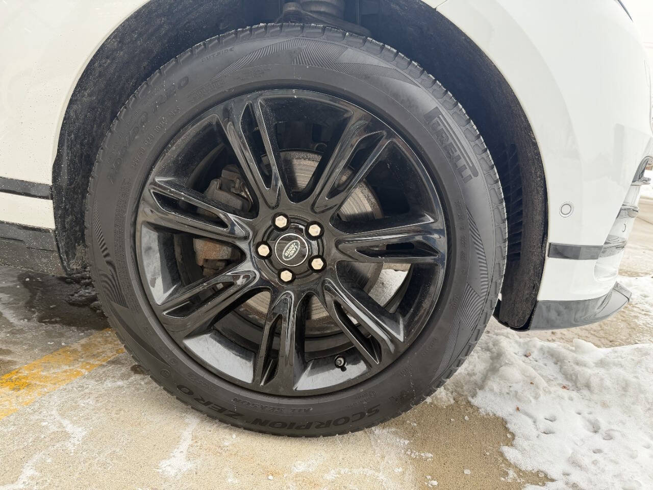 Used 2018 Land Rover Range Rover Velar R-Dynamic SE image 41