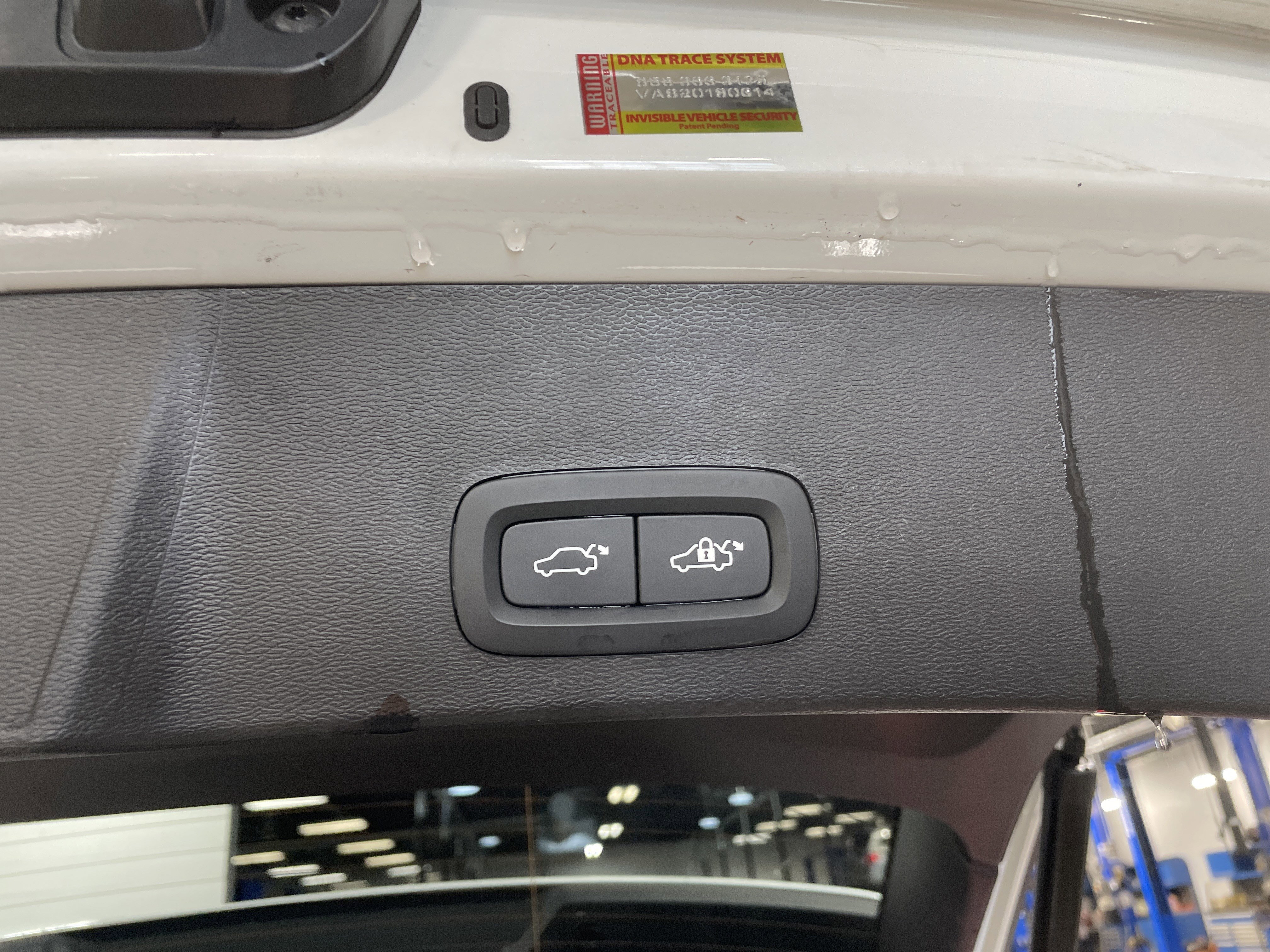 Used 2025 Volvo XC40 B5 Core image 10