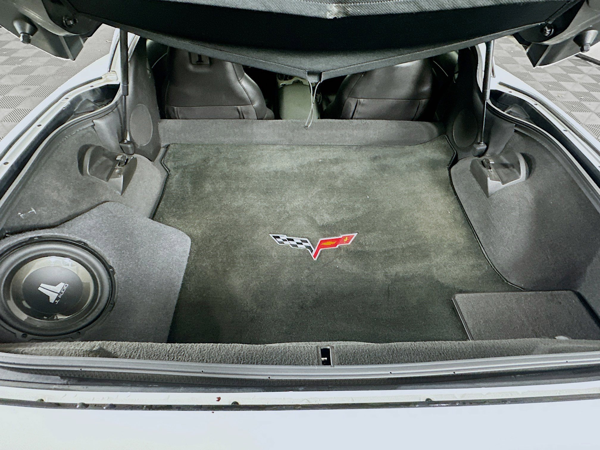 Used 2005 Chevrolet Corvette Coupe w/ Preferred Equipment Group image 25