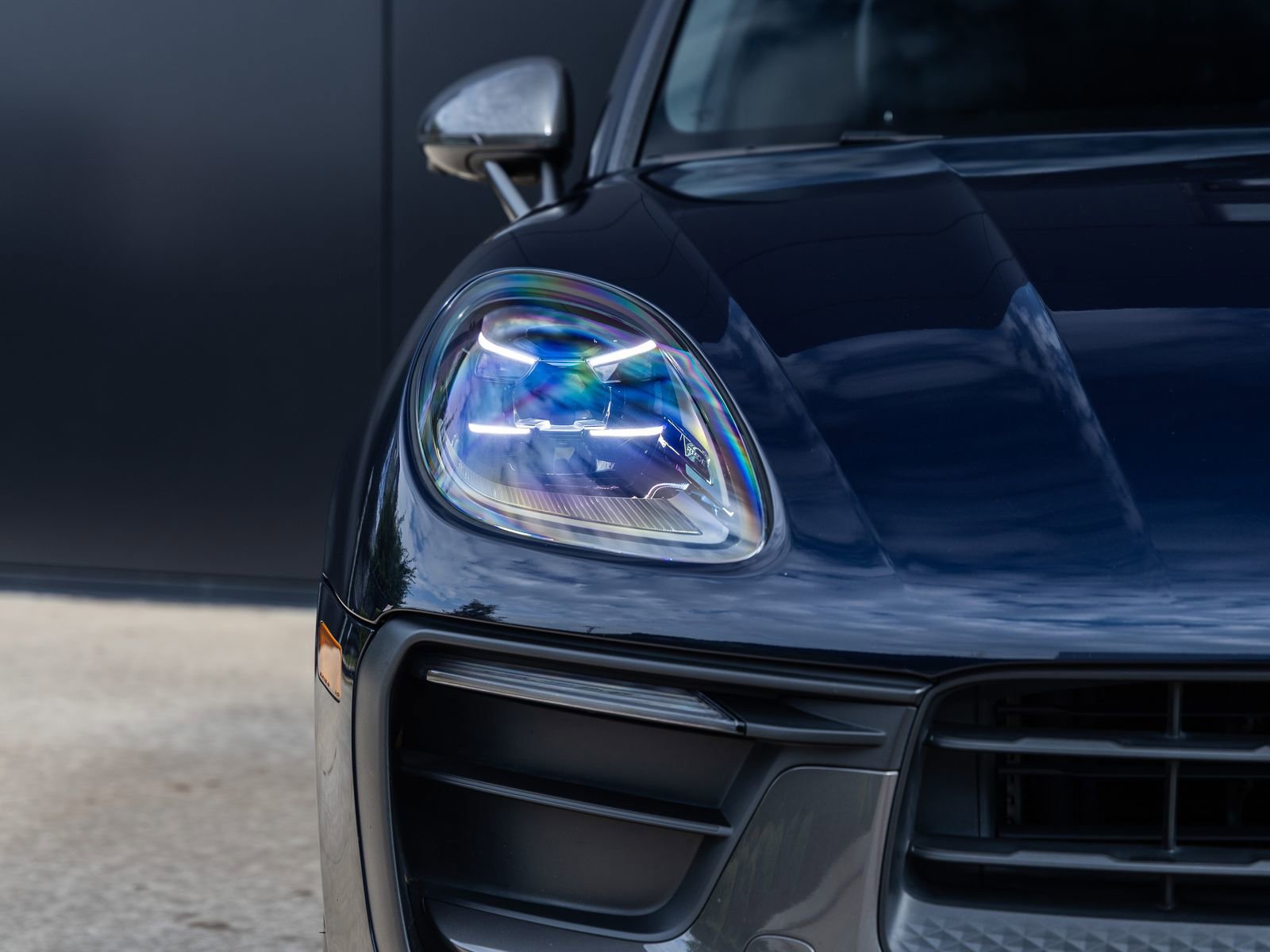 Certified 2023 Porsche Macan Turbo AWD/4WD image 20