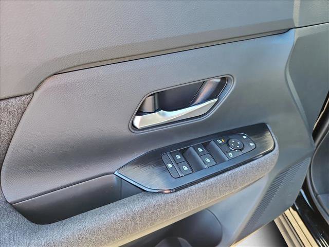 Certified 2025 Nissan Kicks SV FWD image 10