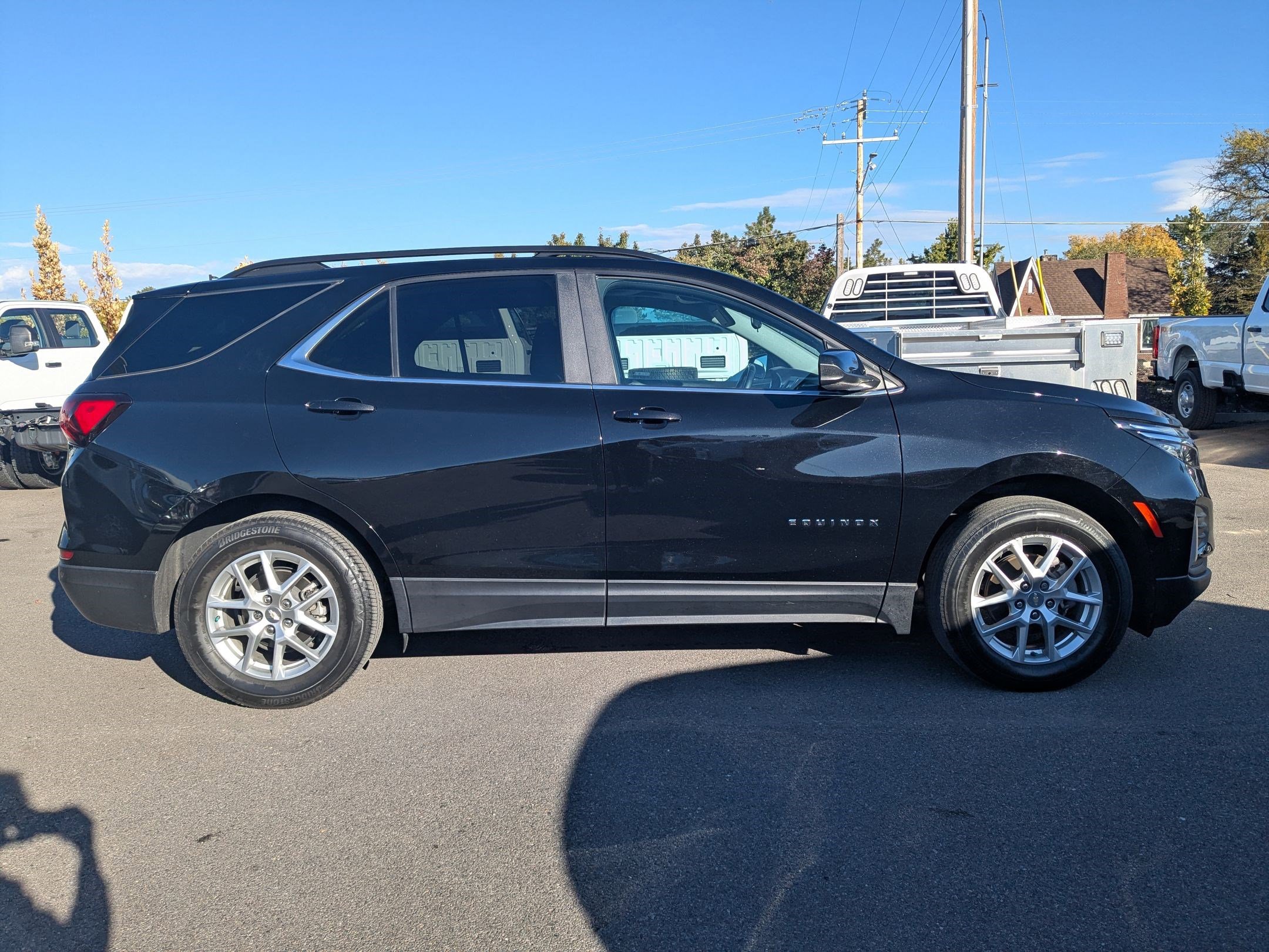 Used 2023 Chevrolet Equinox LT image 2