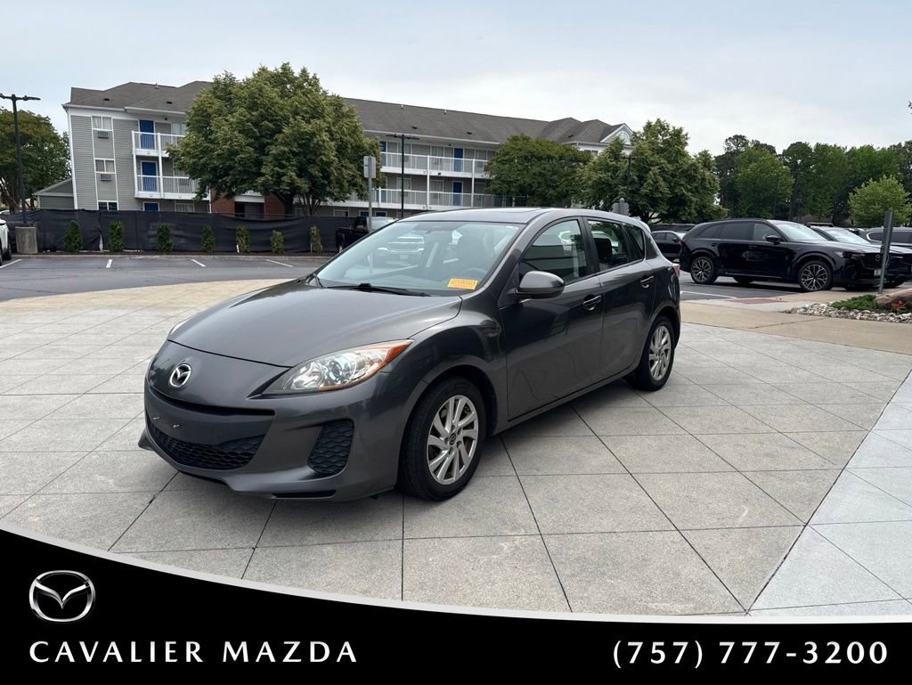 Used 2013 MAZDA MAZDA3 i Touring w/ Preferred Equipment Pkg FWD image 2