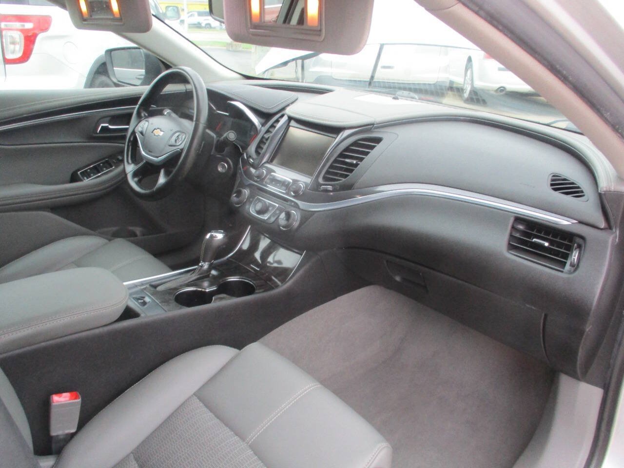 Used 2014 Chevrolet Impala LT w/ Convenience Package FWD image 30