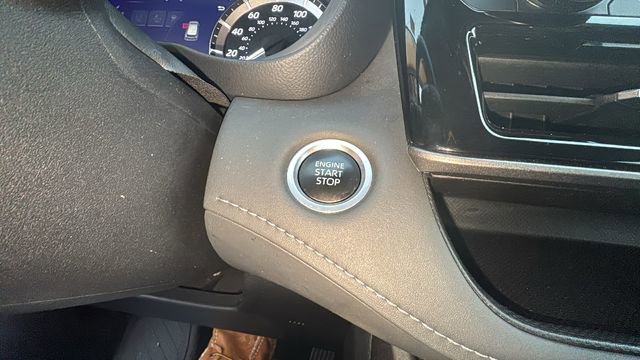 Used 2024 Toyota Highlander LE image 3