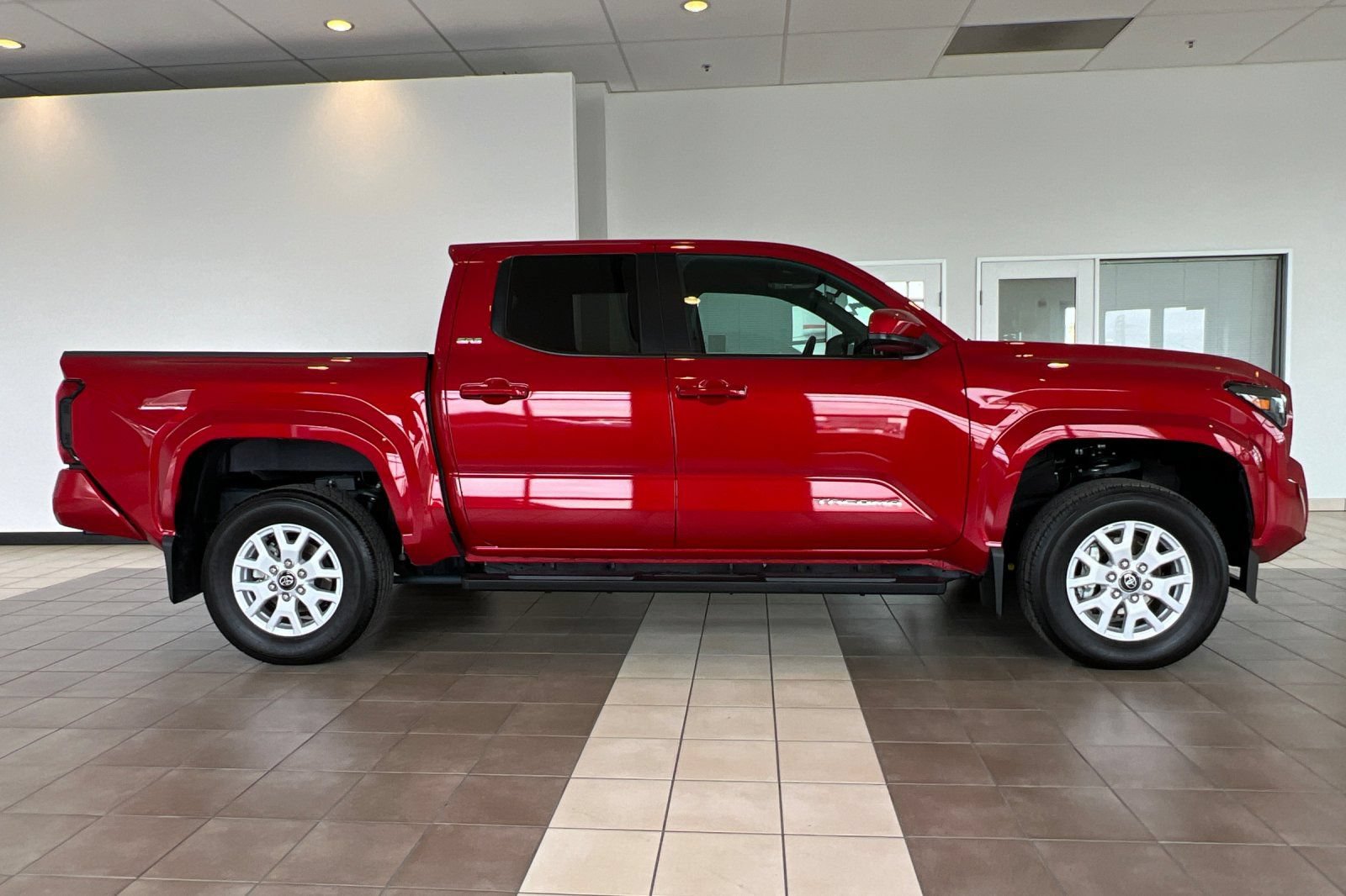 Certified 2025 Toyota Tacoma SR5 AWD/4WD image 3