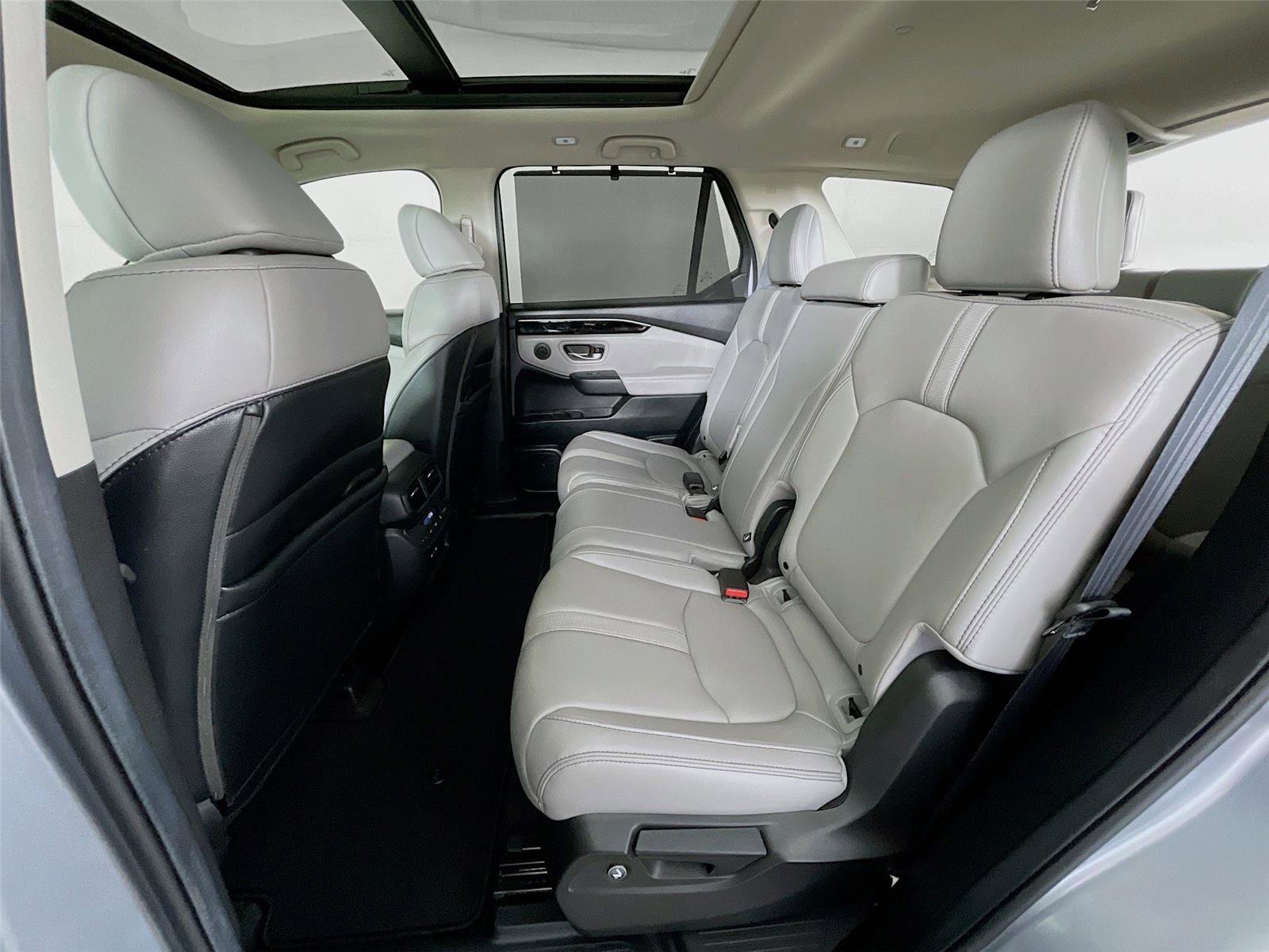 Used 2025 Honda Pilot Touring image 31
