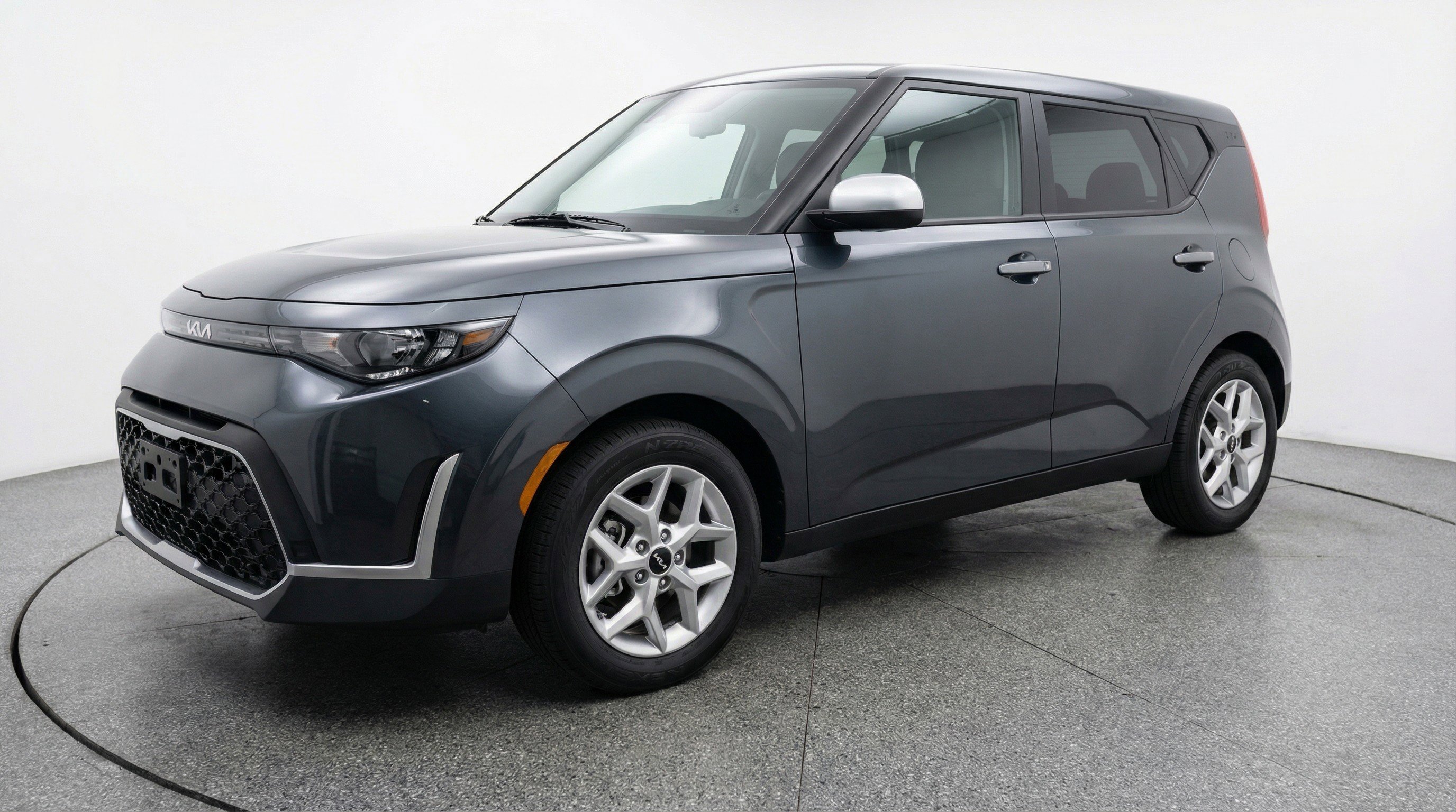 Used 2025 Kia Soul LX w/ LX Technology Package FWD image 3