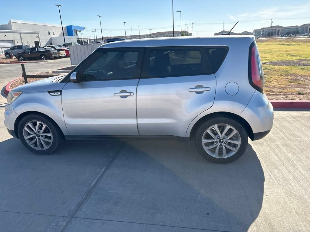 Used 2018 Kia Soul + FWD image 10