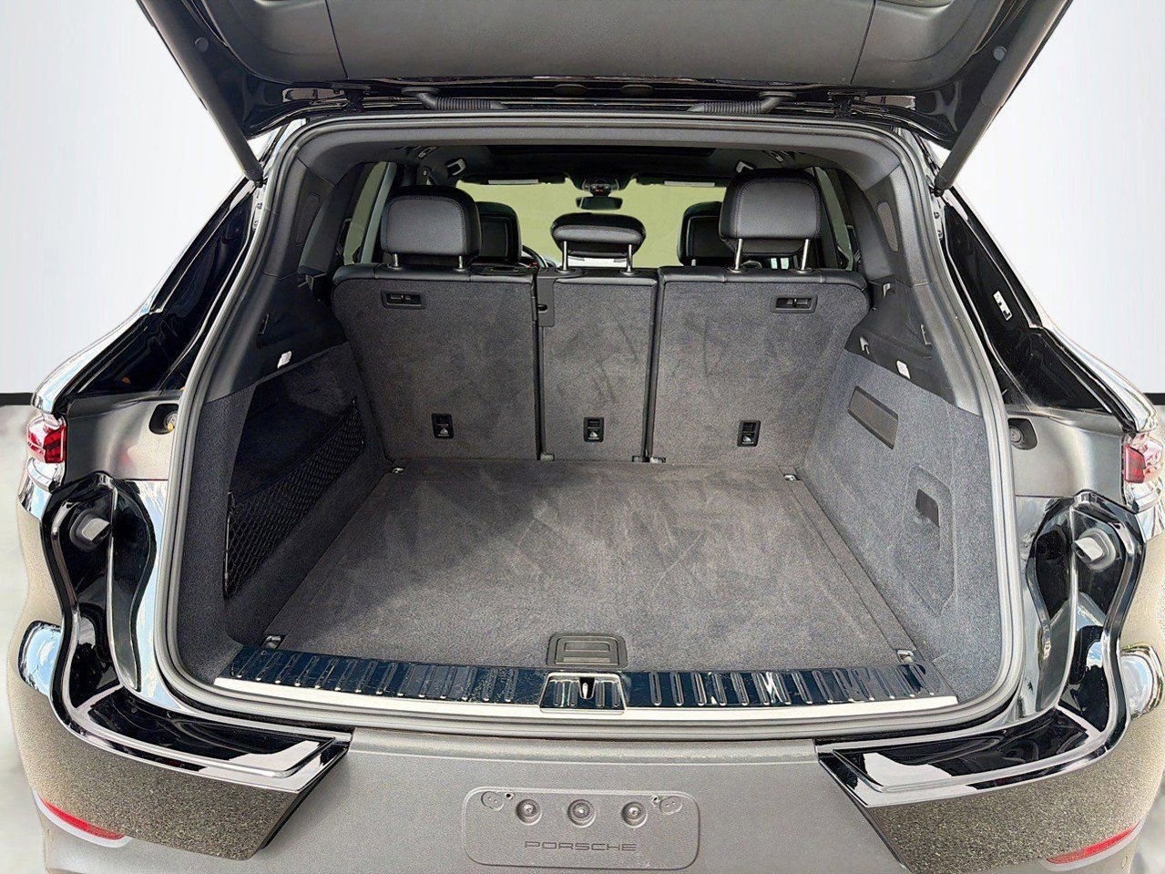 Used 2024 Porsche Cayenne image 13