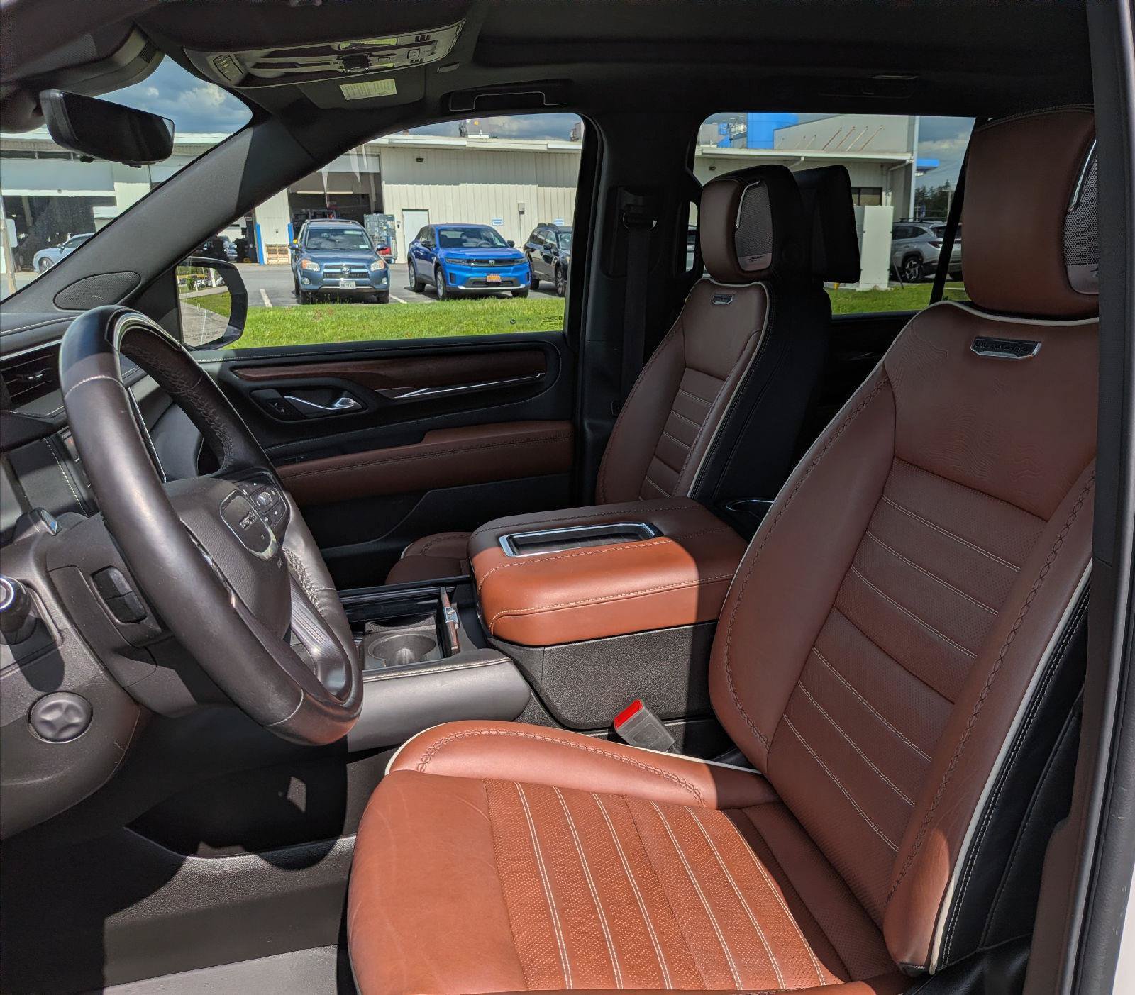 Used 2023 GMC Yukon XL Denali Ultimate AWD/4WD image 12