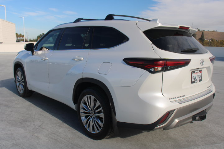 Certified 2025 Toyota Highlander Platinum AWD/4WD image 6