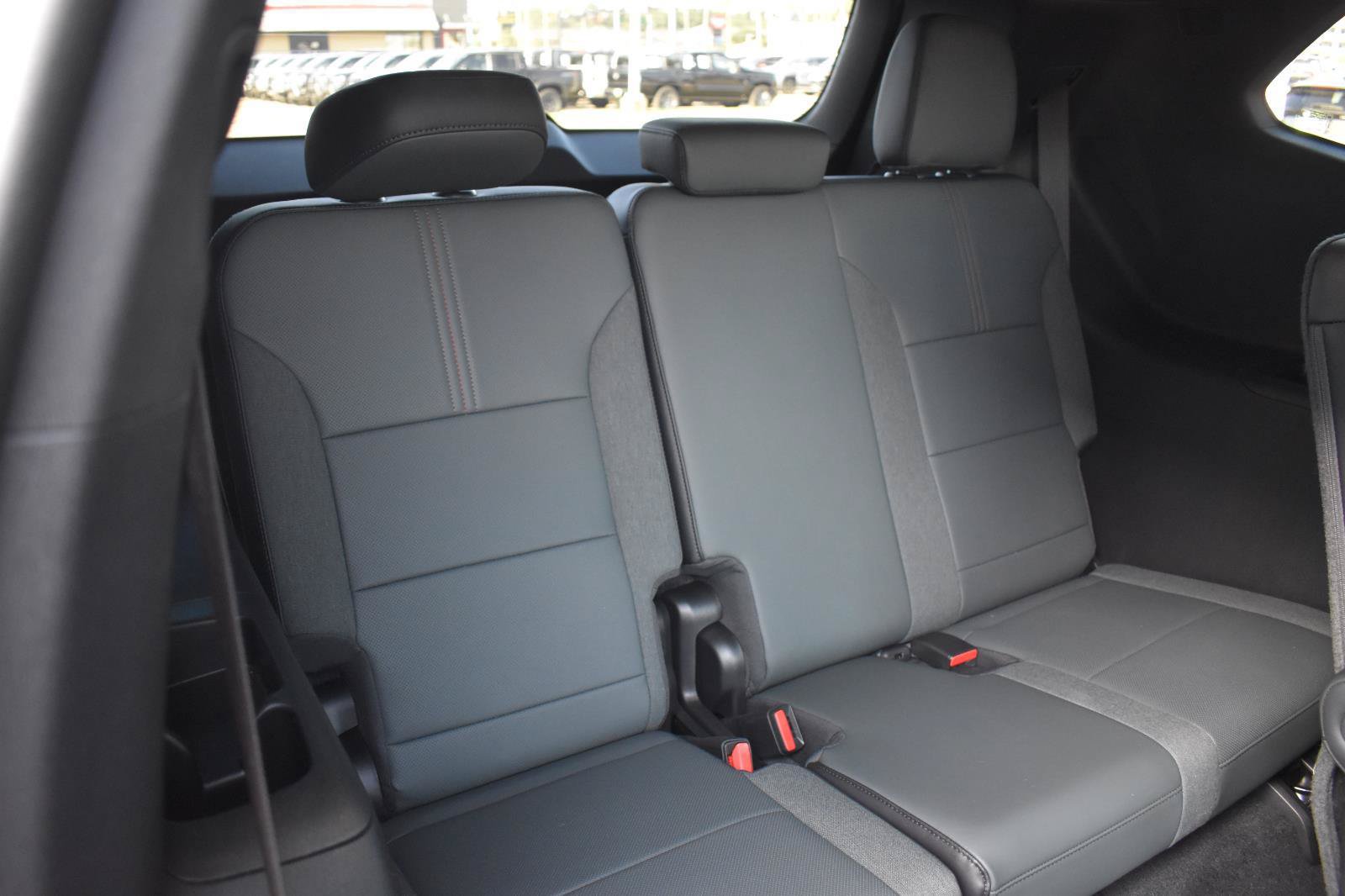 Used 2026 GMC Acadia AT4 w/ Luxury Package AWD/4WD image 73