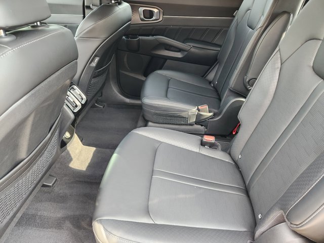 Certified 2025 Kia Sorento SX image 28