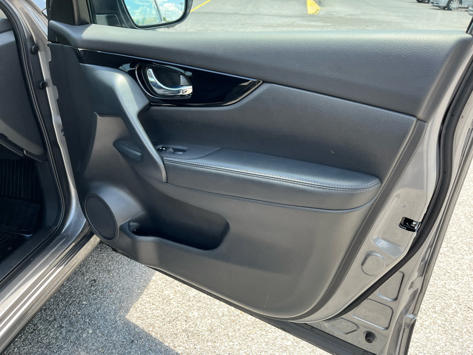 Used 2022 Nissan Rogue Sport SL AWD/4WD image 33