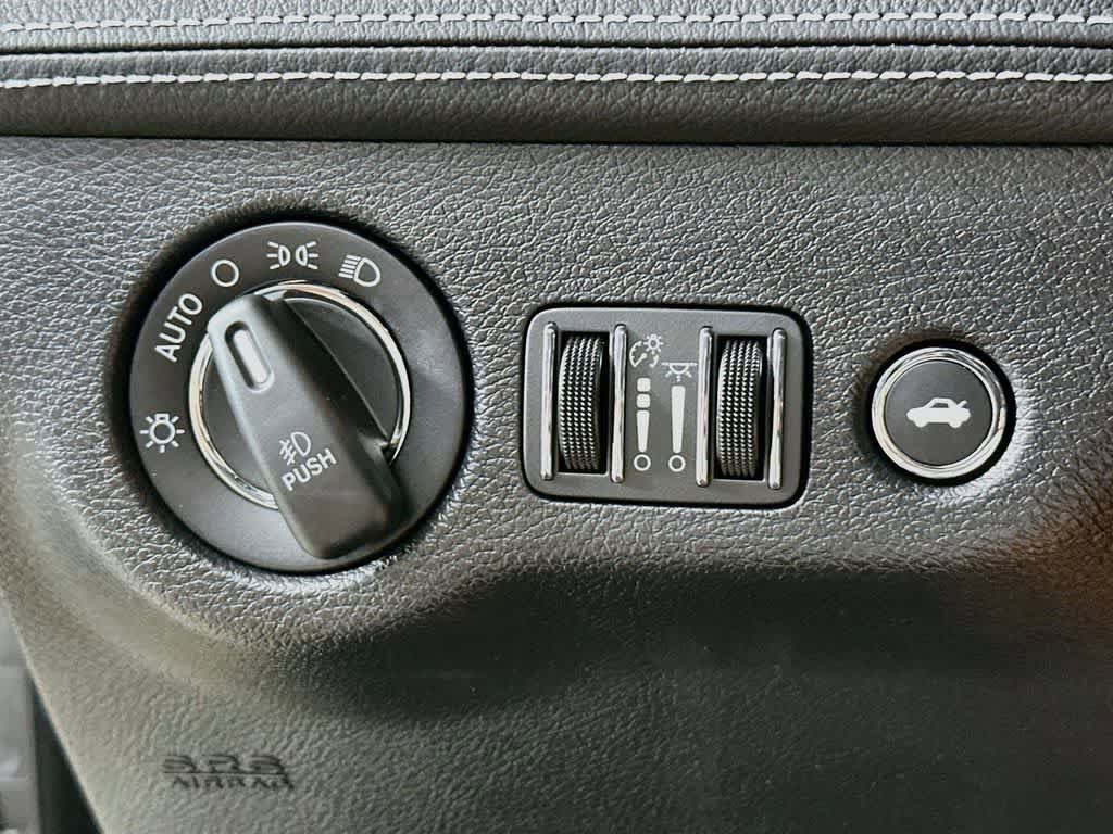 Used 2023 Chrysler 300 C RWD image 27