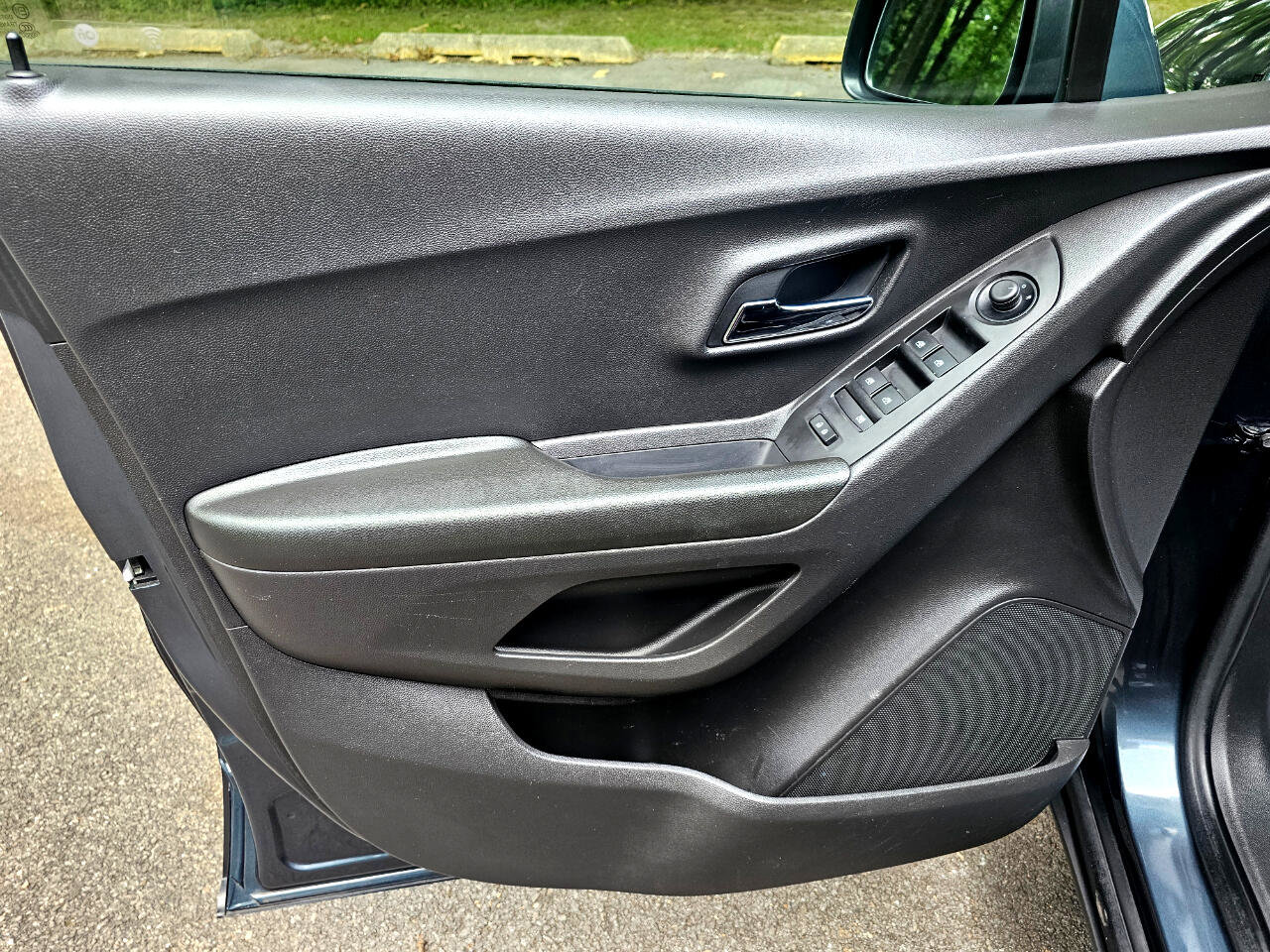 Used 2021 Chevrolet Trax LT w/ Driver Confidence Package image 25