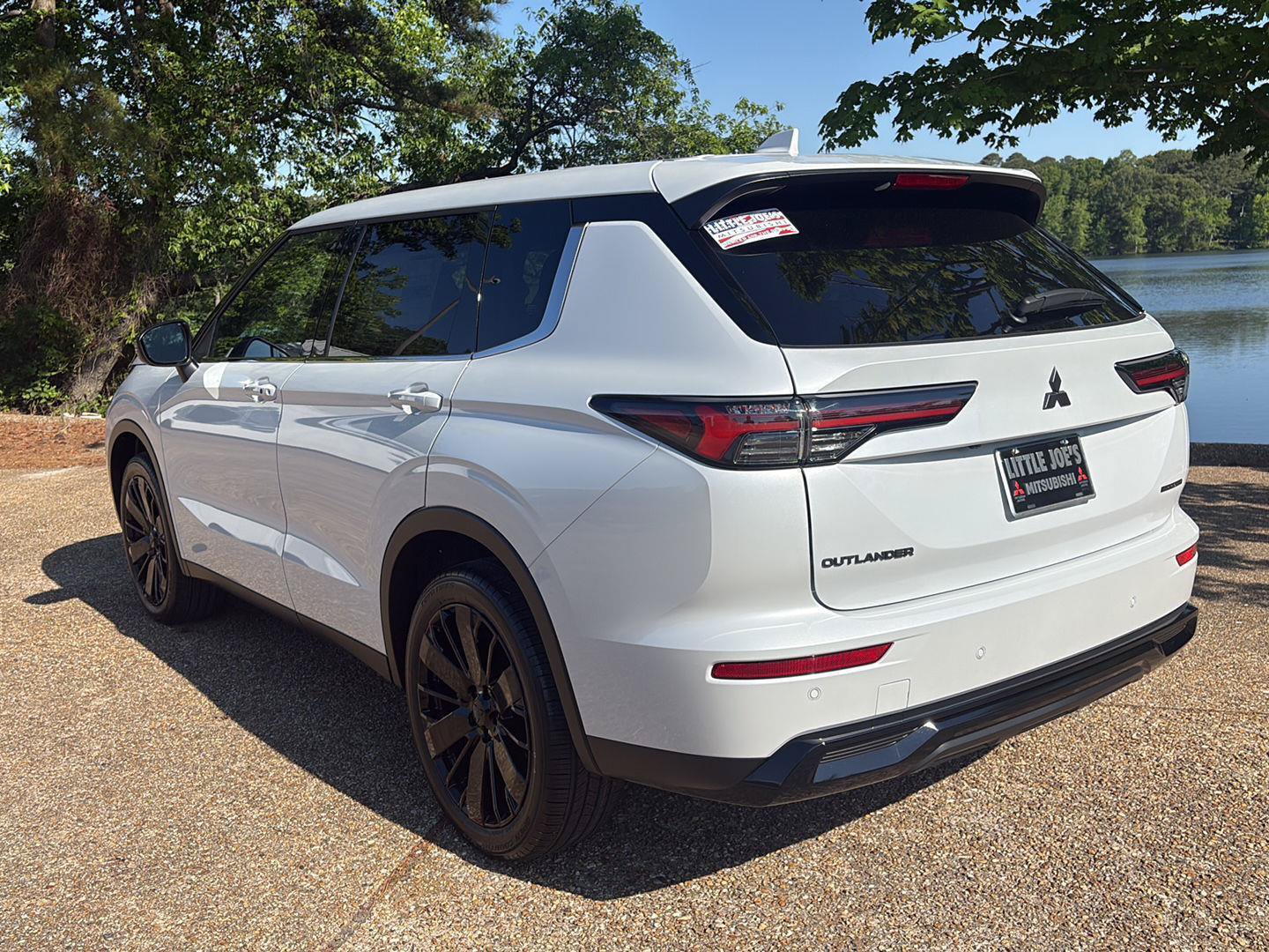 New 2026 Mitsubishi Outlander LE FWD image 8