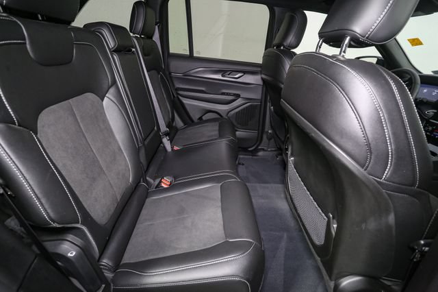 Used 2023 Jeep Grand Cherokee Altitude AWD/4WD image 20