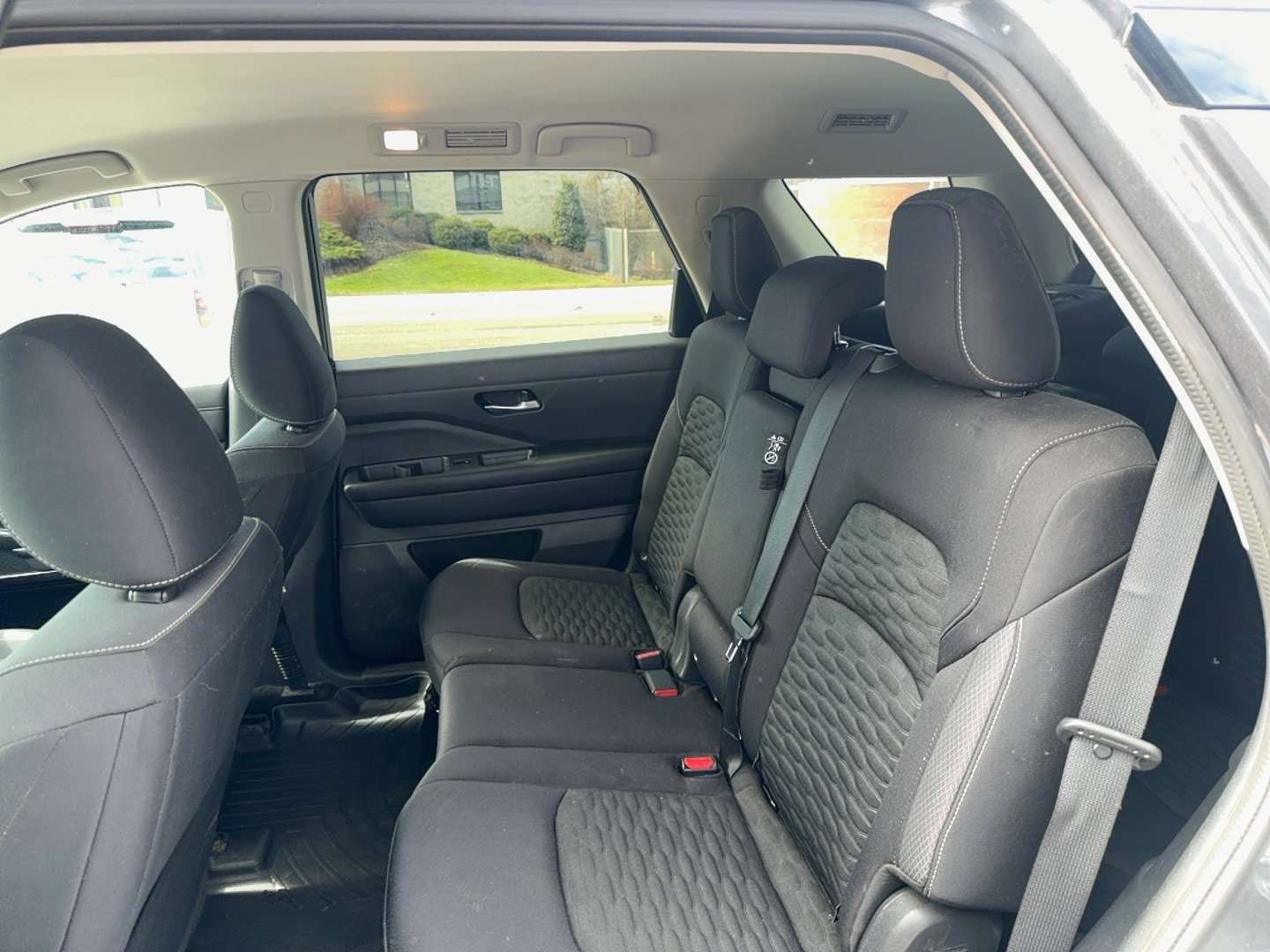 Used 2022 Nissan Pathfinder SV AWD/4WD image 12