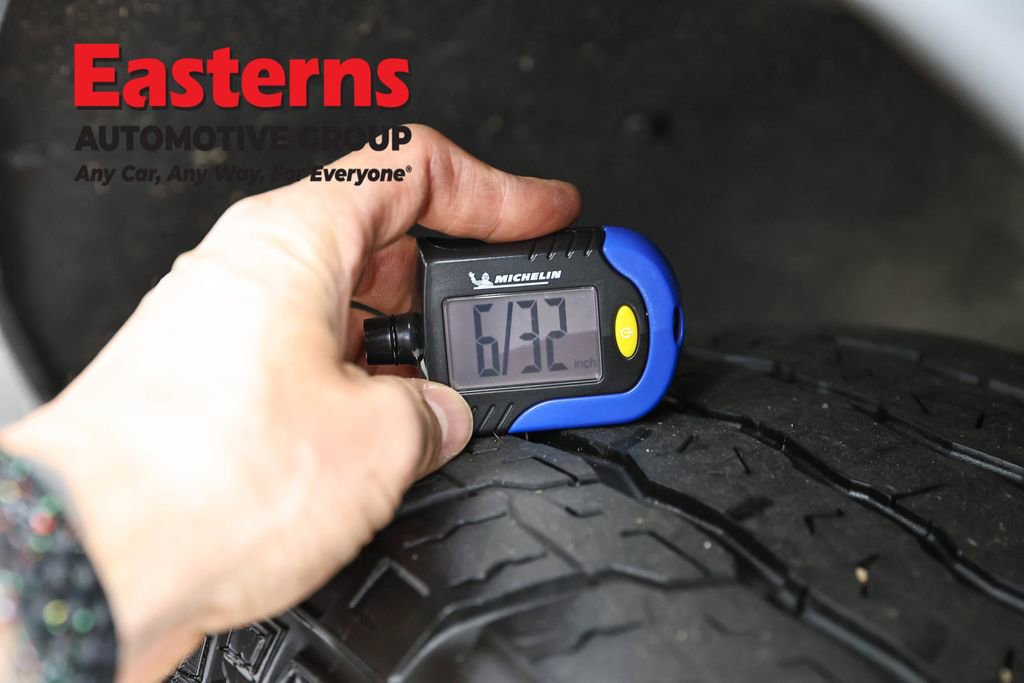 Used 2025 Chevrolet Suburban Z71 image 31