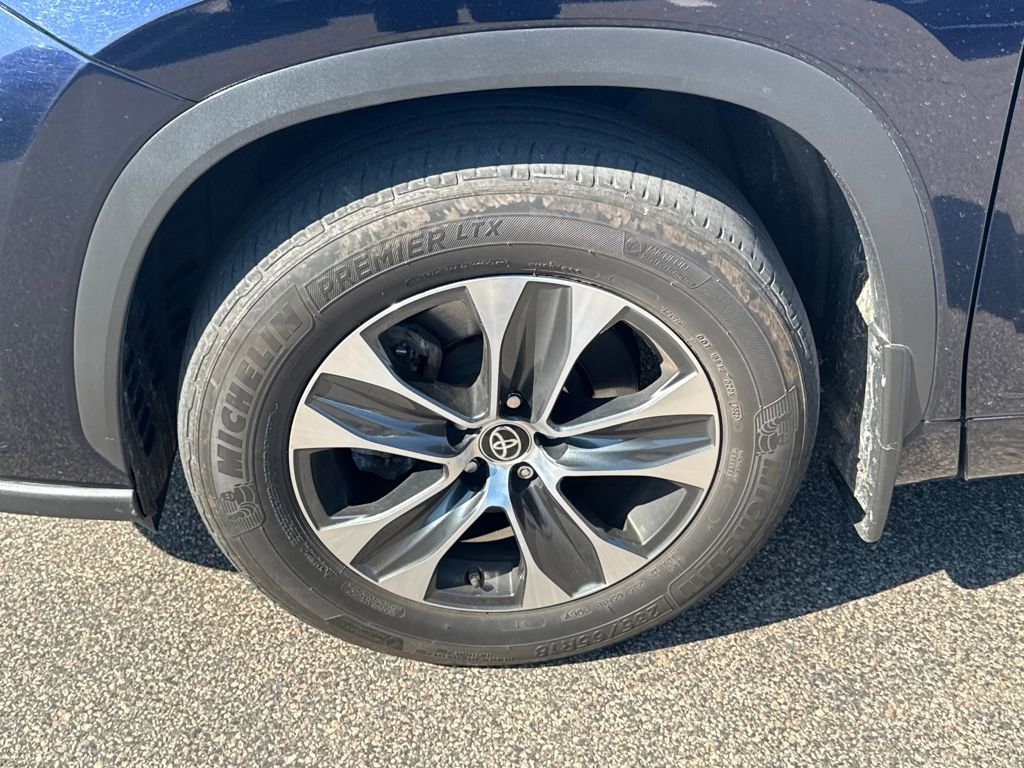 Used 2025 Toyota Highlander XLE image 41